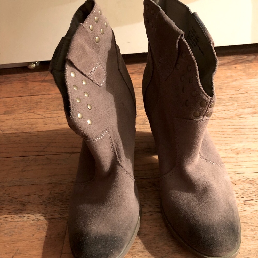 Studded Distressed Look Booties - Picture 4 of 9
